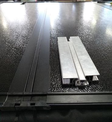 Il produttore Wholesale Aluminum Tri dell'OEM piega il copriletto del camion un'installazione facile di 10 minuti per Hilux Revo