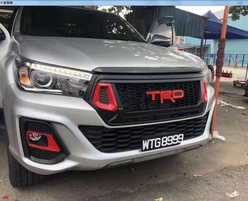 100% ha provato il corredo nero DO-BP-R04 della carrozzeria a Toyota Hilux Revo