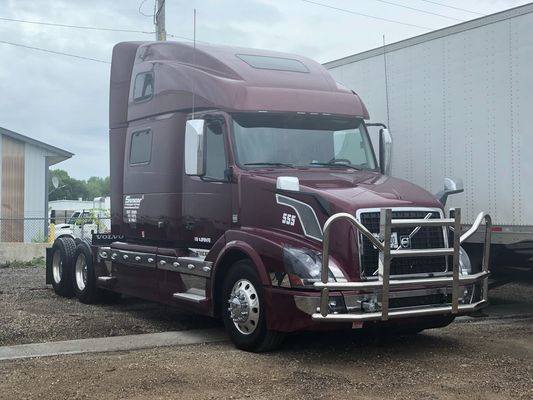 Dongsui Factory Tough Nuovo stile prezzo originale Semi Truck Bumper Deer Guards For Freightliner Cascadia Volvo International Prostar Kenworth Peterbilt Mack Pinnacle