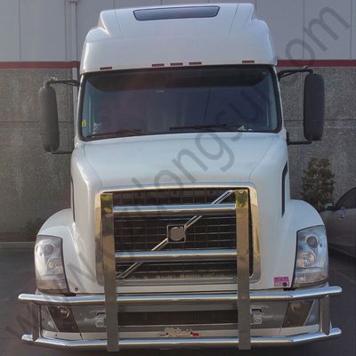 Dongsui Factory Tough Nord America Classic stile Semi Truck Bumper Deer Guards Per Freightliner Cascadia Volvo International Prostar Kenworth Peterbilt Mack Pinnacle