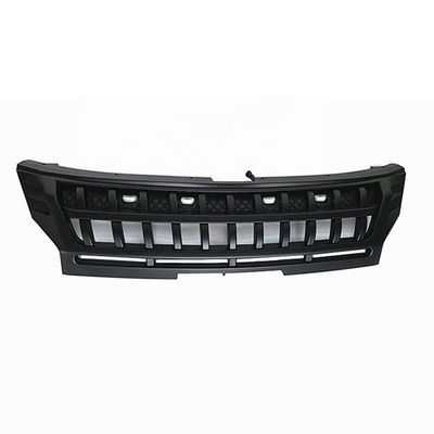 Il veicolo Front Grill 4x4 di Mitsubishi Tritone L200 prende con luce