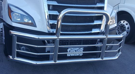 Fabbrica Dongsui Tough prezzo originale di fabbrica nordamericana Nuovo stile Semi Truck Bumper Deer Guards For Freightliner Cascadia Volvo International Prostar Kenworth Peterbilt Mack Pinnacle